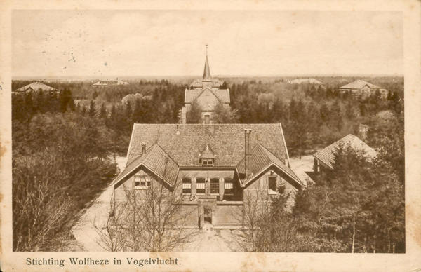 De woning en het gesticht Psychiatrisch_Ziekenhuis_Wolfheze_1930.jpg