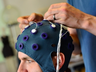 hackthebrain2web_th.jpg hackthebrain2web_th.jpg