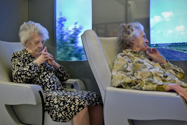 De gang als een straat vol prikkels treincoupedooryvonnedrogewendelfoto2web.jpg