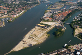 dordrecht_th.jpg dordrecht_th.jpg