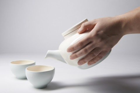 TeaSetTouch2_th.jpg TeaSetTouch2_th.jpg