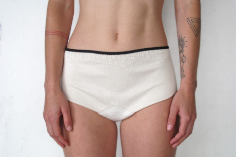 06protectiveunderwearjuliavanzanten_th.jpg 06protectiveunderwearjuliavanzanten_th.jpg