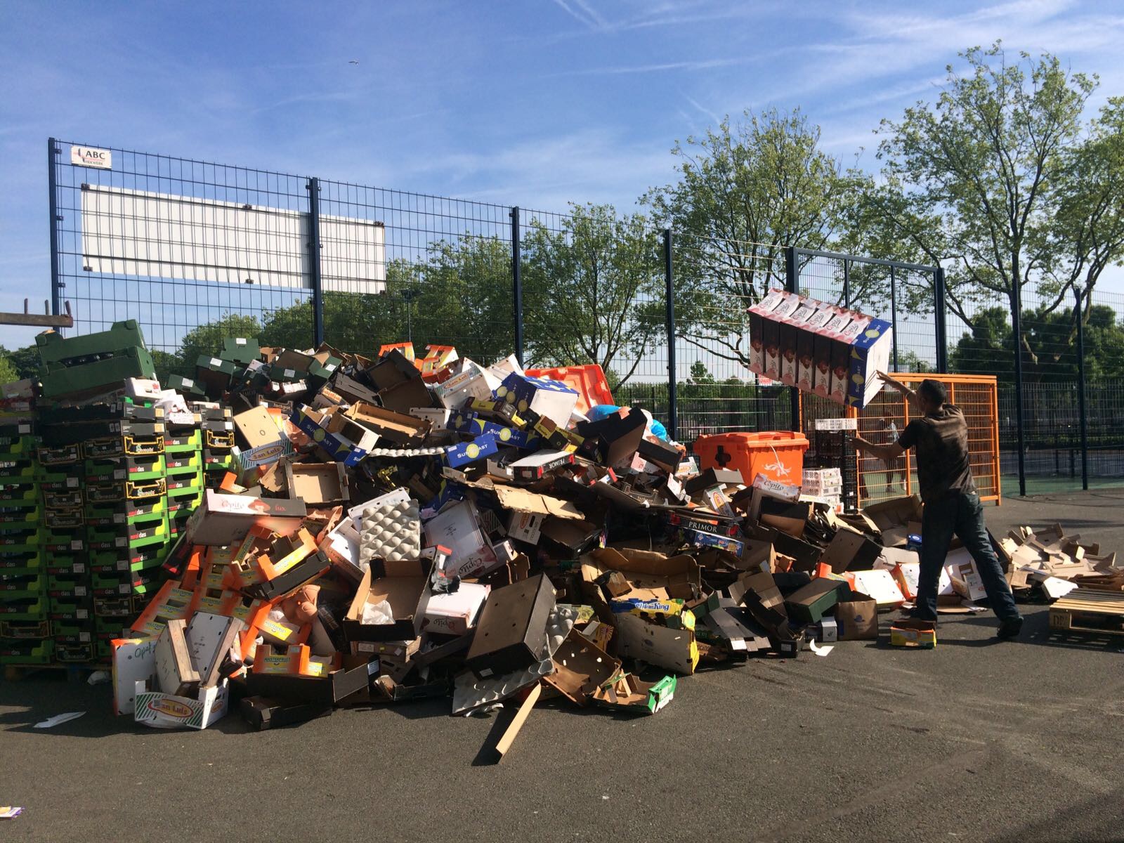Van Afrikaandermarkt naar Wijkgrondstoffenmarkt schoonafrikaanderwijkcooperatieensuperus.jpg
