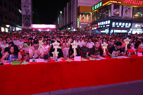 Shenzhen Report 2013: Linda Vlassenrood 4__Da_Lang_Star_Singing_Competition_3.jpg