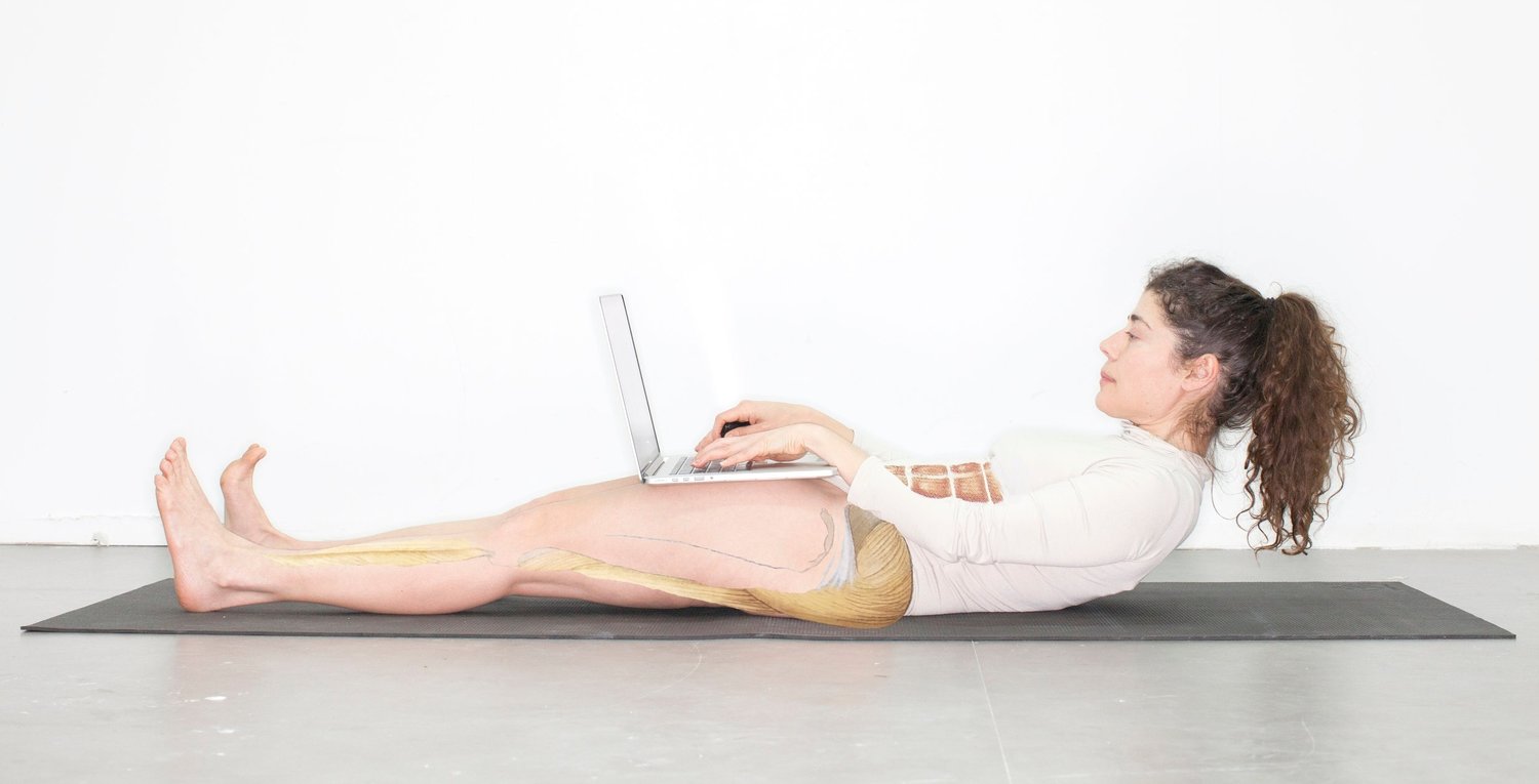 Online initiatieven tijdens corona stretchingwithperformernatashapapadonpou.jpg