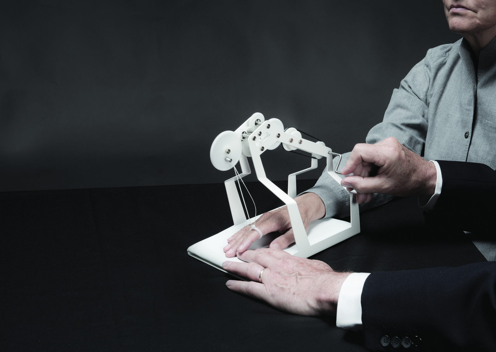 Seoul Design Festival 2014 | Euthanasia. Tales of Happily Ever After 06JulietteHuygenMechanicalaffectionmecha.jpg